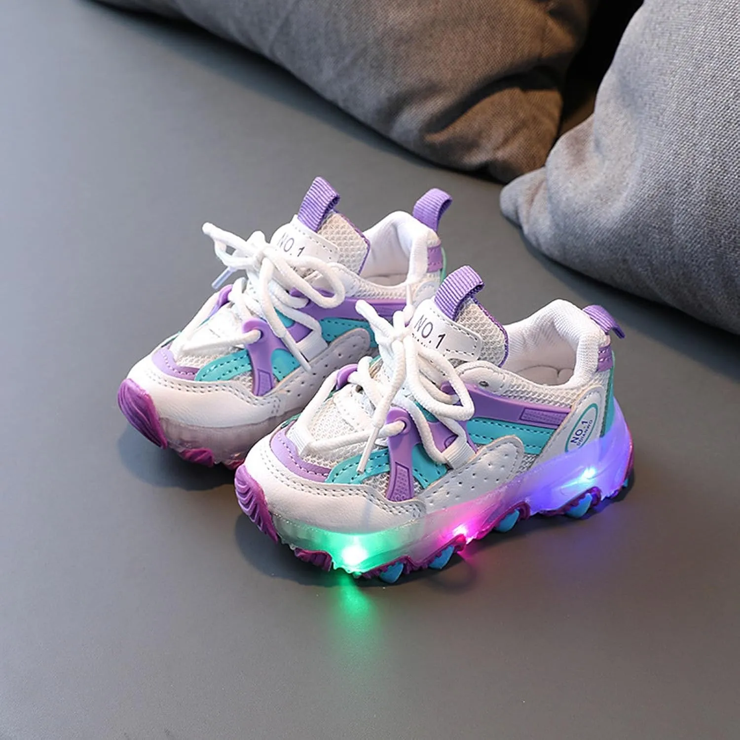 Light Up Shoes Toddler Girls Boys Lightweight LED Flashing Mesh Breathable Adorable Sneakers for Toddler/Little